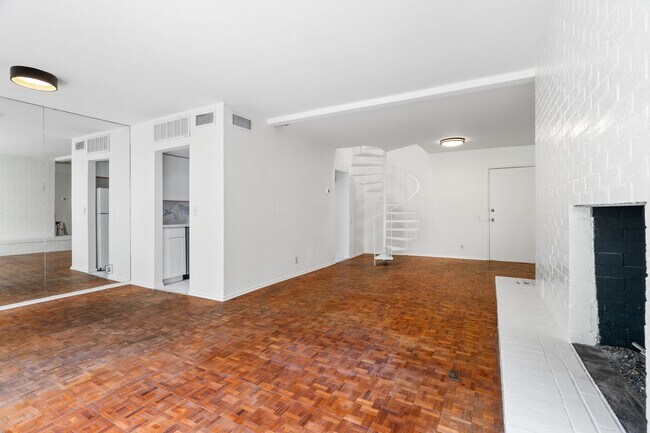 Building Photo - San Pedro Square - West Campus / Shoal Cre...
