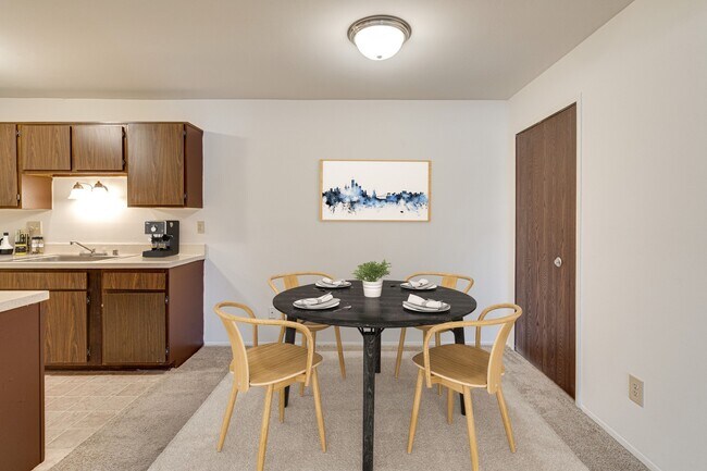 Espacio de comedor Magnolia Layout junto a la cocina - Fox Pointe Apartments