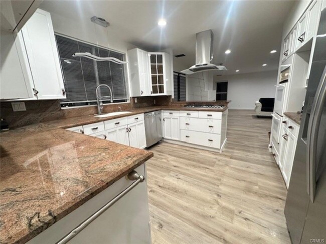 Foto del edificio - 5128 Llano Dr