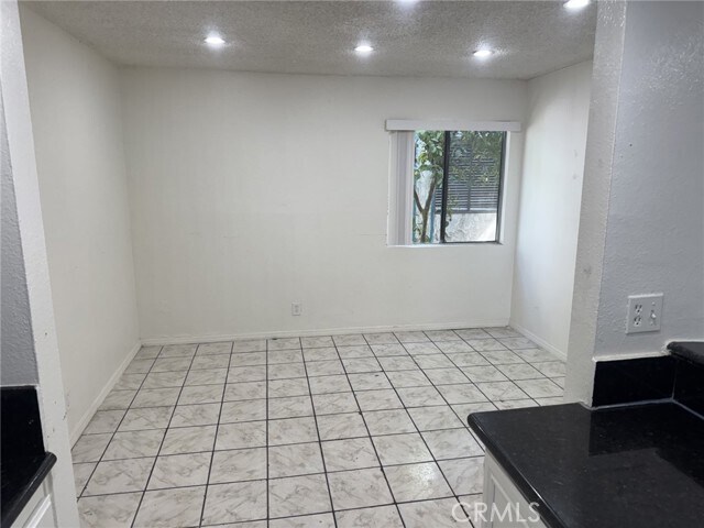 Foto del edificio - 8847 Willis Ave