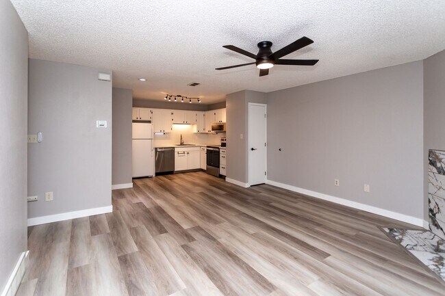 Foto del edificio - Cozy 2 bedroom, 1 bathroom retreat in a Gated Community!