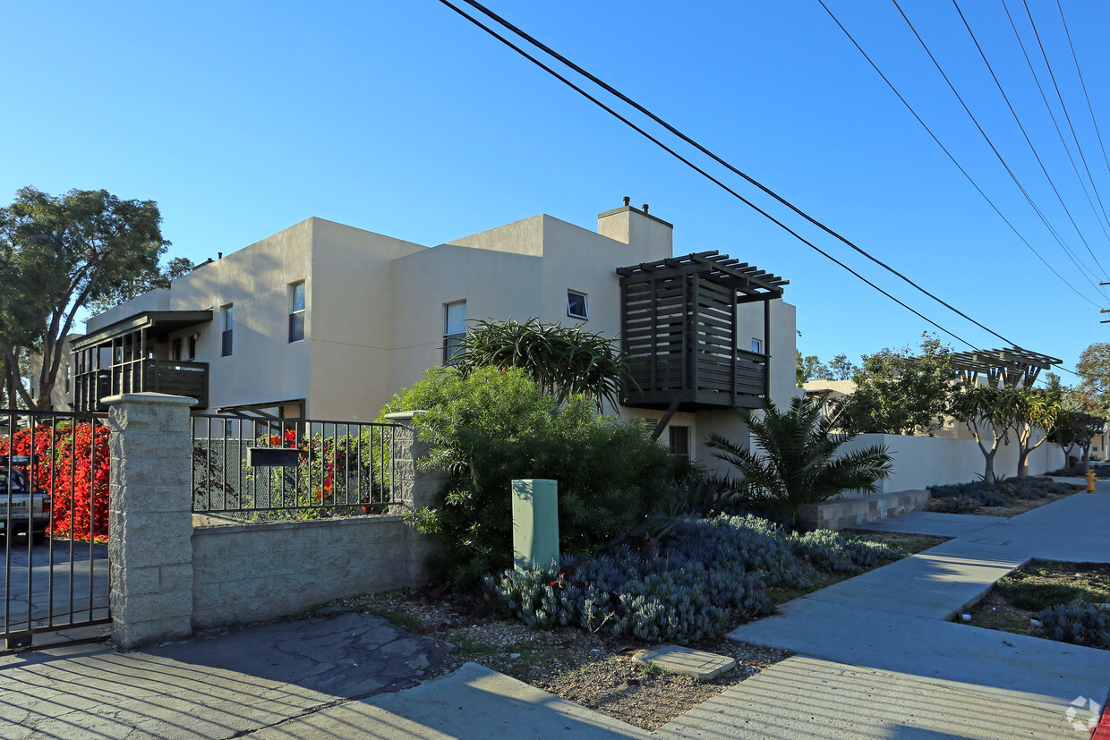 Foto del edificio - Eucalyptus View Apartments