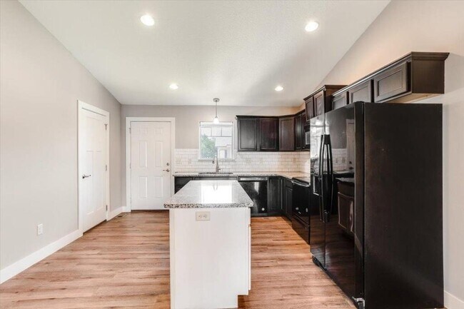 Foto del edificio - 12812 E Timber Lake Rd