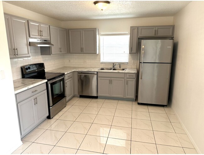 Building Photo - 2135 Jessa Dr