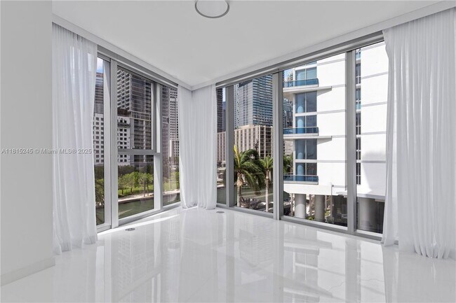 Foto del edificio - 300 Biscayne Blvd Way