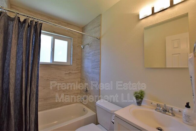 Foto del edificio - 4465 E Jewell Ave