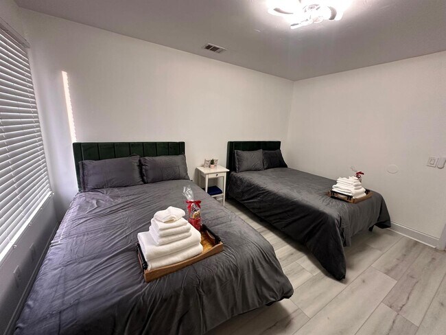 Foto del edificio - 9071 Green Meadows Way