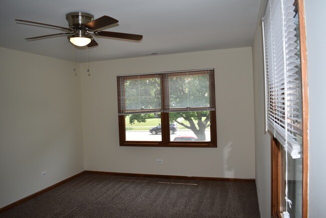 Foto del edificio - Great 5 bedroom 2.5 bath home