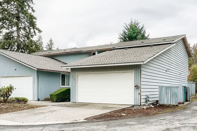 Building Photo - Available September 1st >> Fully Remodeled...