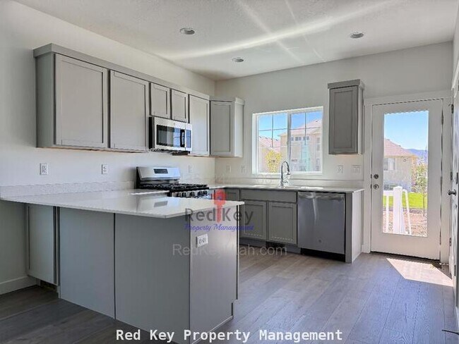 Foto del edificio - 1115 Sparrow Way, Stansbury Park