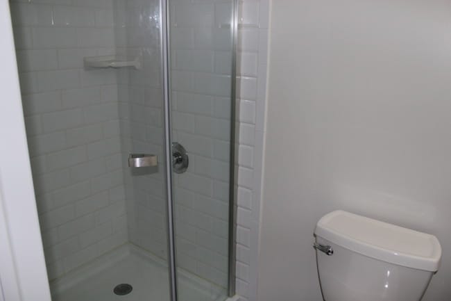 2nd Full bathroom - 1023 Ridgedale Dr E