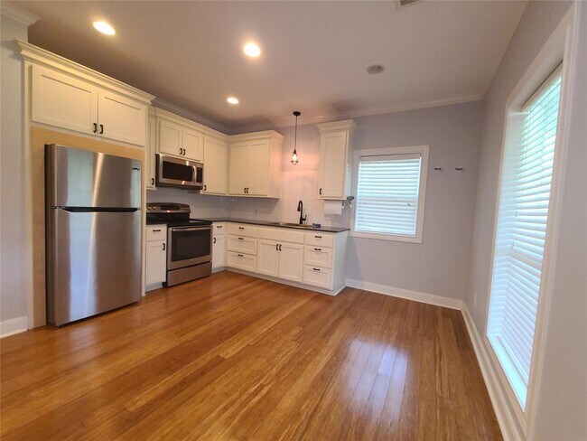 Foto del edificio - 18700 Trails End Rd