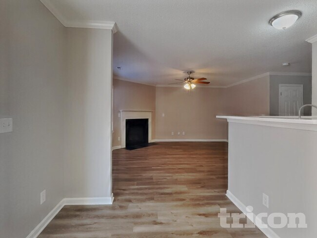 Foto del edificio - 6231 Creekbrooke Ct