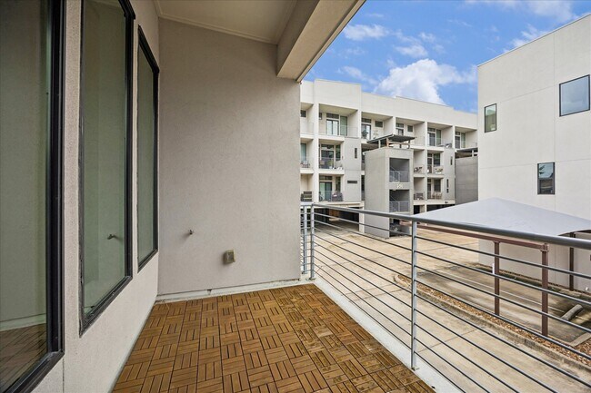 Foto del edificio - 2401 Crawford St