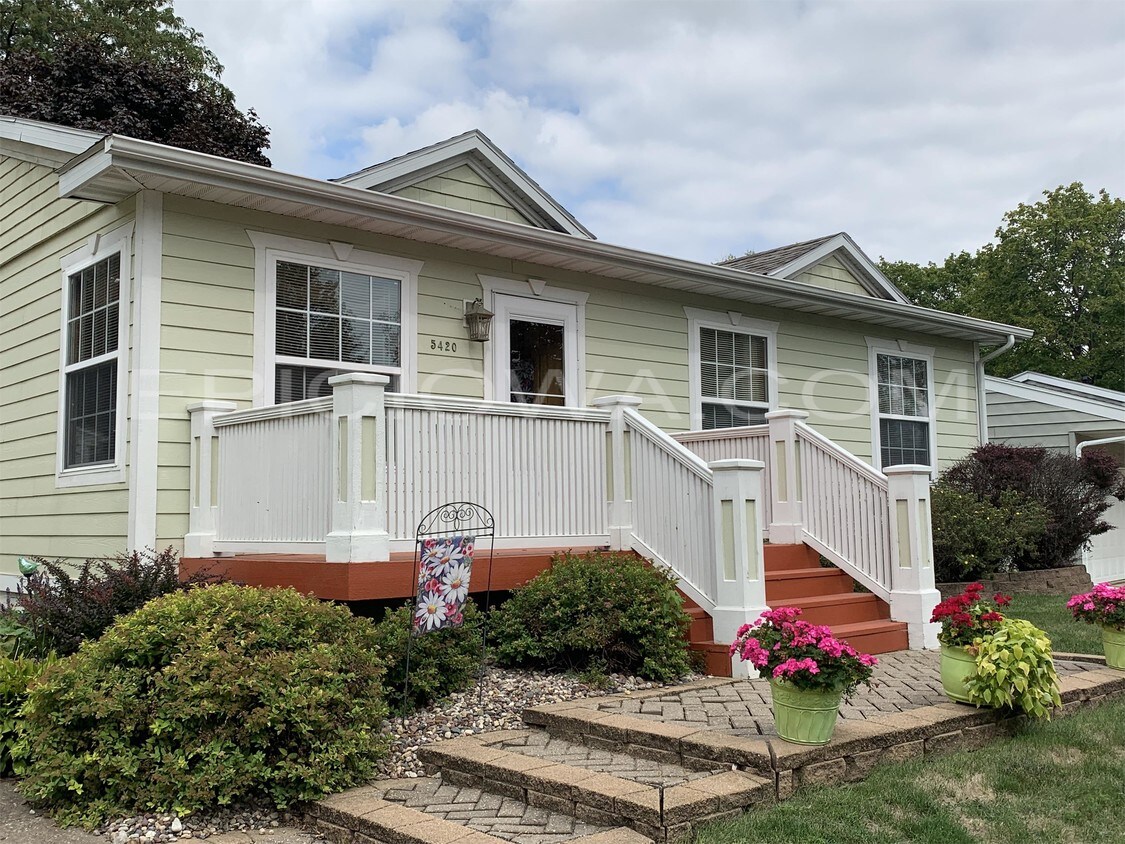 Foto principal - 5420 Cedar Dr NW