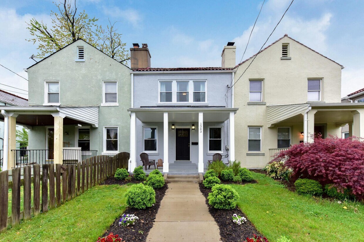 Foto principal - 1343 Kennedy St NW