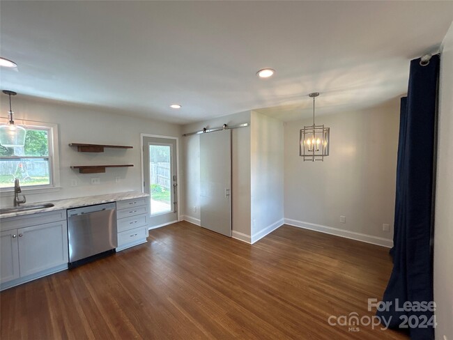 Building Photo - 3001 Hilliard Dr