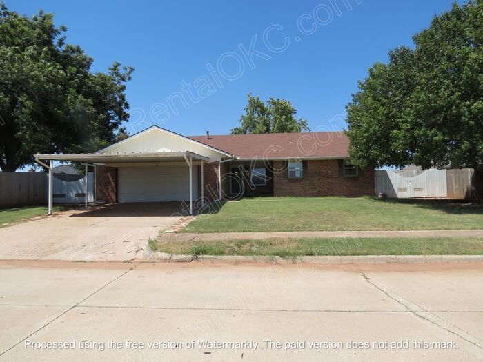East Hills 3/2 with LOTS of Extras House for Rent in Moore, OK