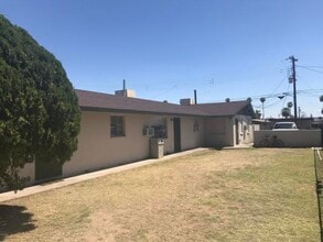 Building Photo - 2139 W Glenrosa Ave