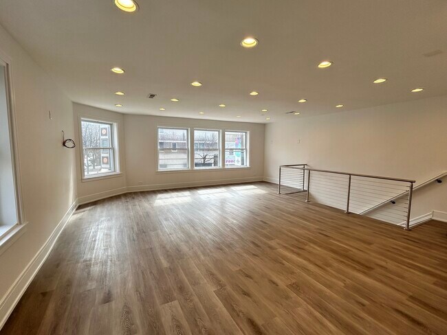 Foto del edificio - 2300 W Belmont Ave