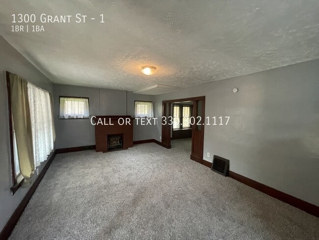 Building Photo - Large first level one bedroom one bathroom...