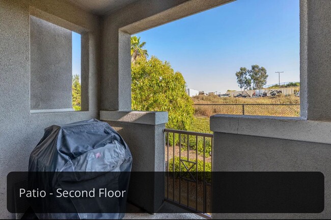 Building Photo - 3 bedrooms townhome in Eastlake/Otay Ranch...