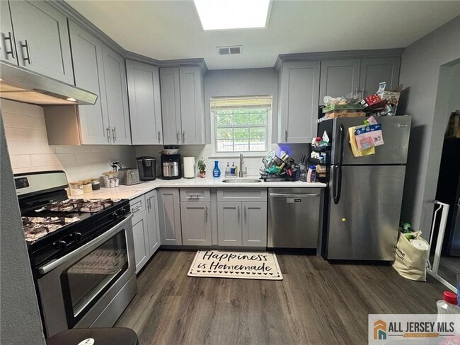 Building Photo - 22 Woodbury Rd