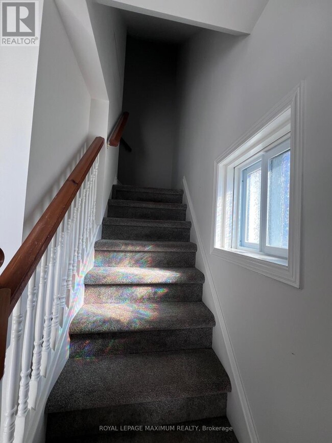 Building Photo - 127 Innisfil St