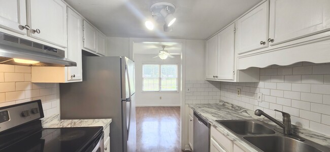 Building Photo - 5595 Executive Way