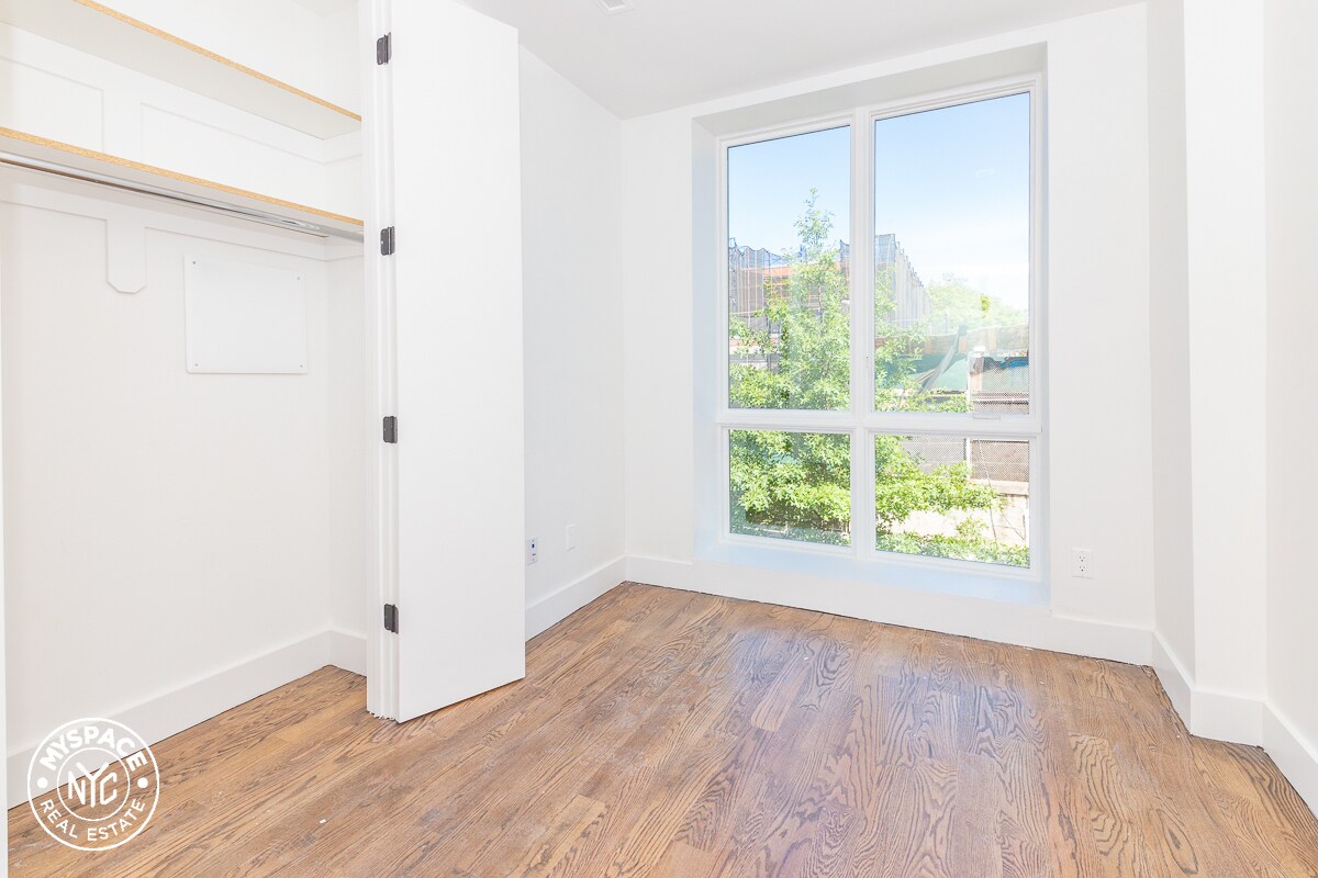 Foto principal - 321 Woodbine St