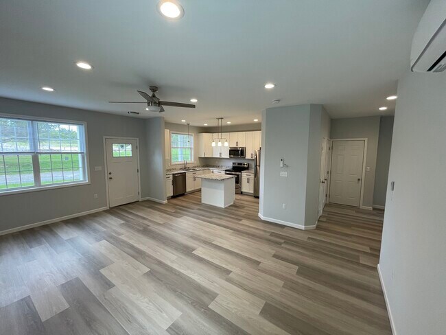 Foto del edificio - 300 Lower Creek Rd