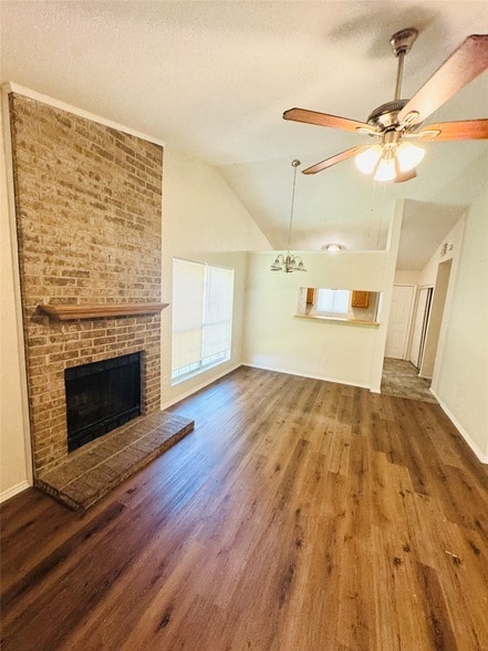 Photo - 825 Denmark Dr House