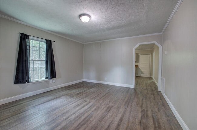 Building Photo - 2014 Maple Ave SW