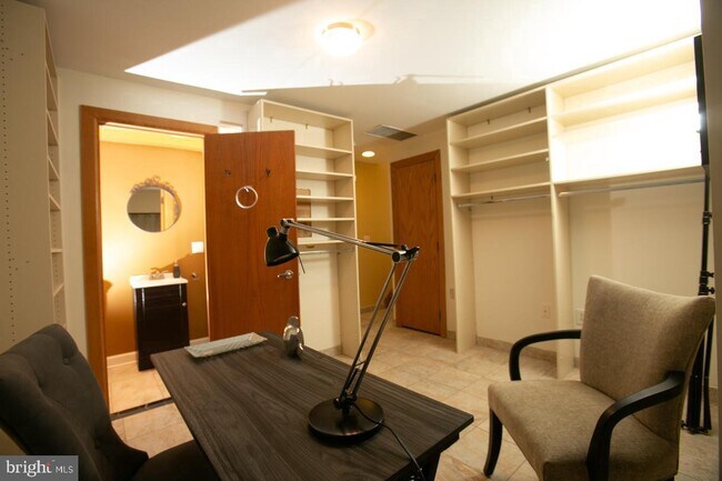 Foto del edificio - 793 S Front St