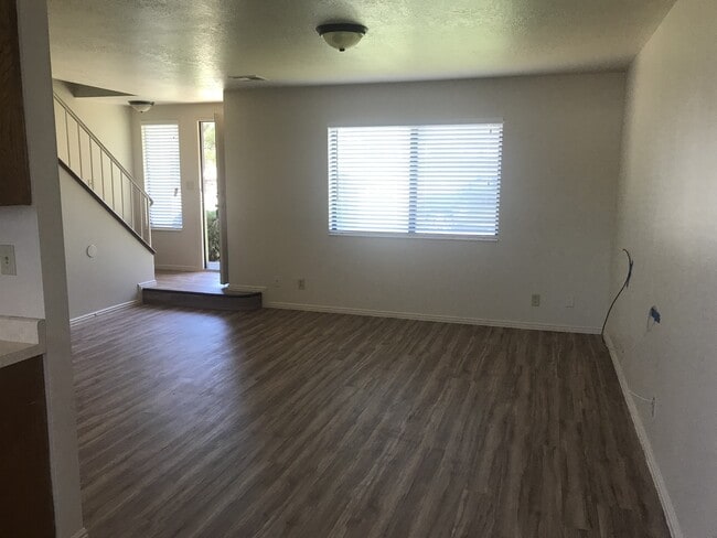 Foto del edificio - Townhome near College