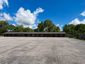 Building Photo - 115 E Valley View Dr