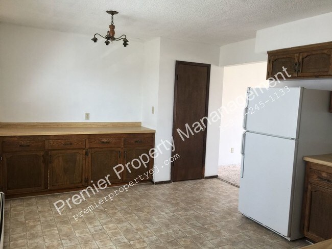 Foto del edificio - 2 bedroom pet friendly duplex
