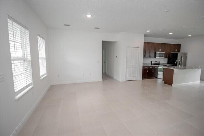 Building Photo - 2580 SW 175 Loop