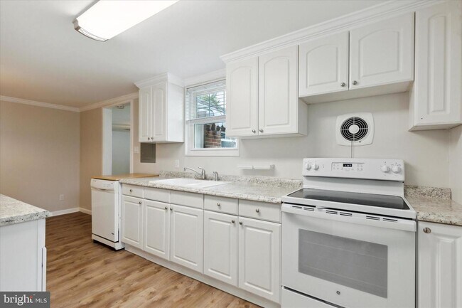 Building Photo - 717 Woodbrook Ln