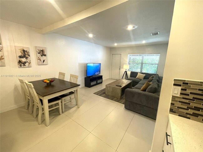 Foto del edificio - 1211 NE 15th Ave