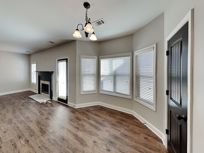Building Photo - Sign & Save with One Month FREE Rent!