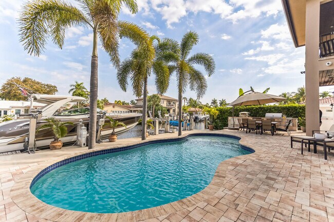 Building Photo - 2461 SE 10th St