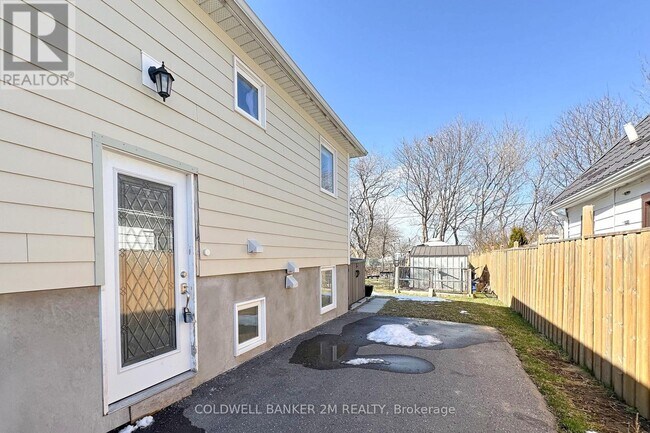 Building Photo - 230 Annis St