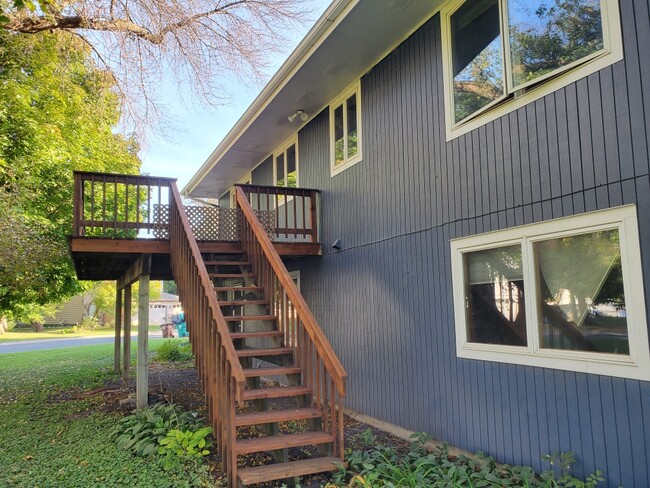 Building Photo - 2117 Fern Ln