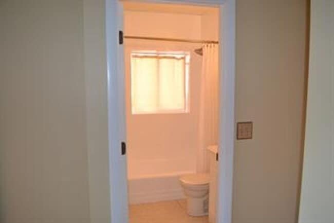 Building Photo - Close to everything West Roxbury offers! Bright 2-bedroom condo for rent!