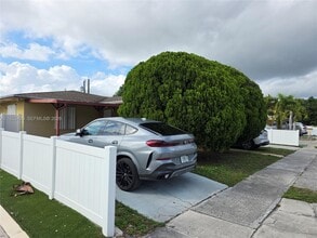 Building Photo - 3860 E 9th Ln