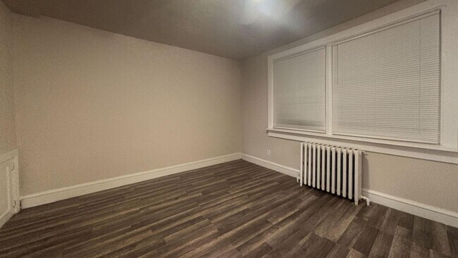 Foto del edificio - Charming 2-BR Home with Vintage Character in Upper Darby