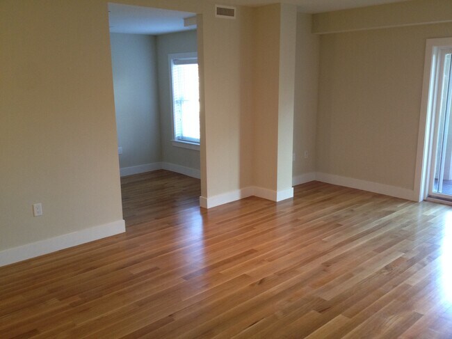 Building Photo - 321 Hammond Pond Pky