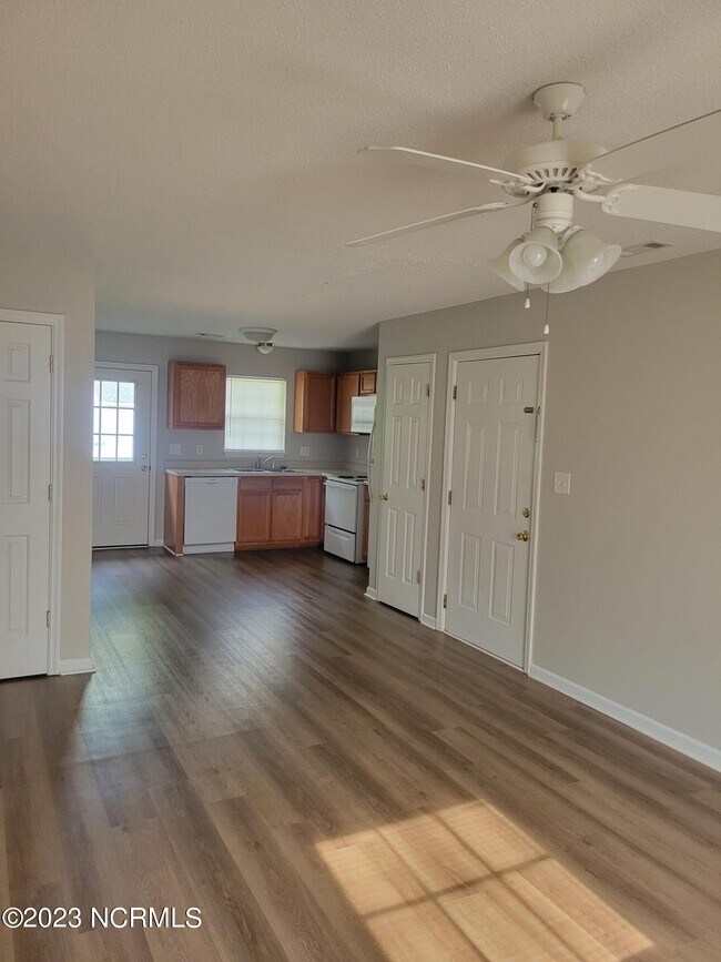 1500 Hammock Ln Unit 3, Jacksonville, NC 28546 Room for Rent in