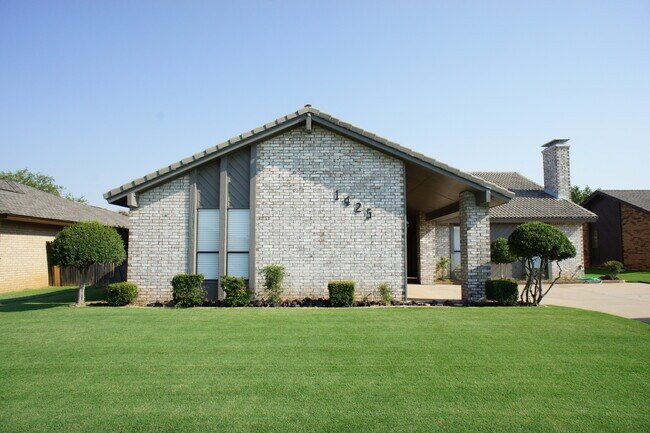 Foto del edificio - 1425 Pickford Ln